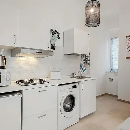 Modern White With Ac And Balcony * Monterosso al Mare