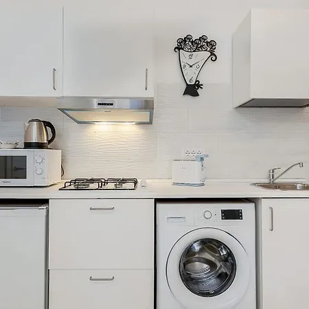 Modern White With Ac And Balcony Monterosso al Mare