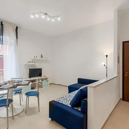 Apartment Modern White With Ac And Balcony *